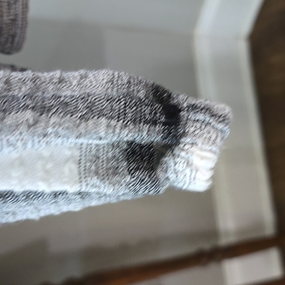 NWT black and white plaid long sleeve shirt - Picture 5 of 5